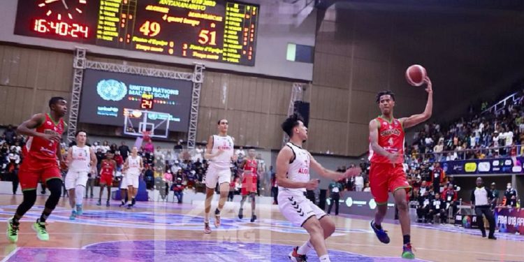 AFROBASKET U18 – Les Ankoay, accrocheurs, battent 55 à 49 les Fennecs de l&rsquo;Algérie et s’apprêtent à disputer la première place de leur groupe