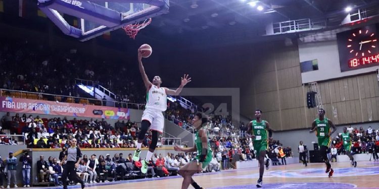 AFROBASKET U18 – Les Ankoay garçons s’inclinent devant les Lionceaux sénégalais (62-70) malgré le soutien du public