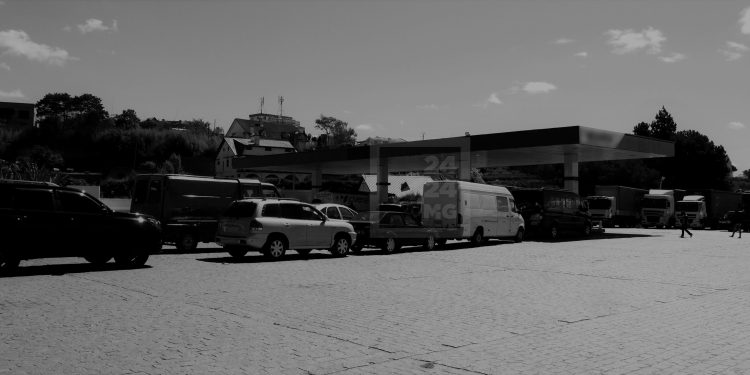 APPROVISIONNEMENT – Suspension momentanée des ventes de gasoil dans des contenants mobiles pour neuf régions desservies par les RN7 et RN4 depuis mardi et jusqu’au jeudi 25 Août pour empêcher les spéculations, annonce l’Office malgache des hydrocarbures (OMH)