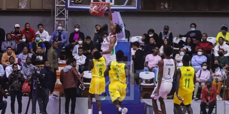 BASKETBALL – Les Ankoay Garçons écrasent les Guerriers du Bénin (102 – 41) pour leur premier match à l&rsquo;Afrobasket U18