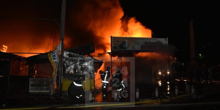 CATASTROPHE – Une partie des box de bouquinistes à Ambohijatovo incendiés