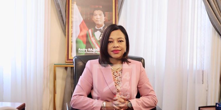 DIVULGATION D’INFORMATIONS – La Présidence dénonce une mise en danger de la famille présidentielle, un chauffeur d’une représentation diplomatique malgache à Paris soupçonné d’avoir publié la photo du talon de bagages du chef de l’Etat entendu à Andrefan’Ambohijanahary