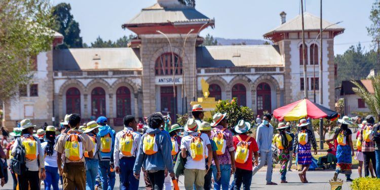 EVENEMENT – Le gouvernorat de Vakinakaratra annonce des feux d’artifice offerts par le président de la République pour marquer le début des JMJ Mada X à Antsirabe