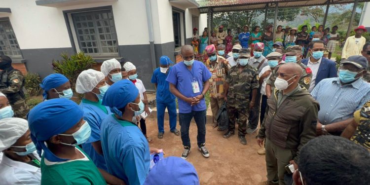 IKONGO – 19 morts et 21 blessés toujours hospitalisés et soignés à Ikongo d’après le dernier bilan publié par la gendarmerie nationale après les évènements de lundi. Le ministre de la défense nationale sur place pour soutenir les familles des victimes et des blessés.