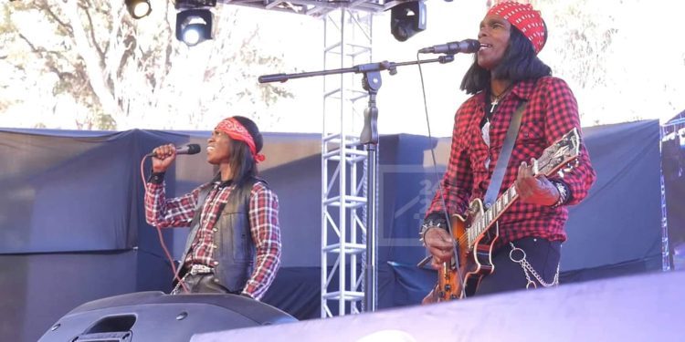 MUSIQUE – Iary, Rheg, Roova, Ziva et Kambana Metal enflamment Antsahamanitra durant le Blooky Festi-Rock.