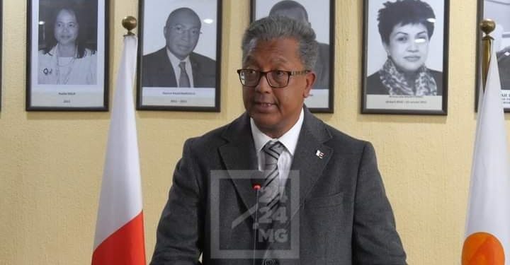 JUSTICE – La demande de rapatriement des 73,5 kilos d&rsquo;or saisis en Afrique du Sud et d’extradition des trois prévenus dans l’affaire compliquée par l’apparition de nouveaux dossiers, selon le ministre des Affaires étrangères
