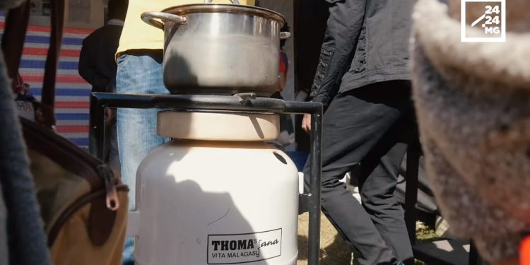 SOLUTION – Le fourneau à balle de riz comme alternative à l’utilisation du charbon de bois