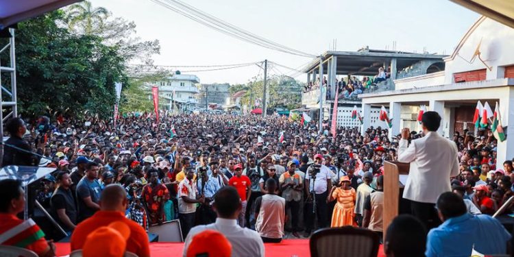 TRANSPORT AERIEN – Le président de la République s’engage pour l’acquisition à venir d’un nouvel avion par Air Madagascar afin de relier l’île Sainte Marie à La Réunion et Maurice