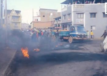 DÉLESTAGE – Des habitants d’Itaosy unis dans la protestation contre la Jirama