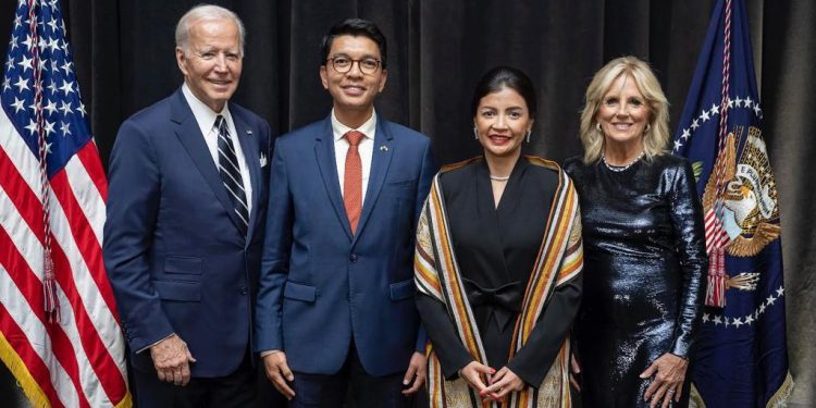DIPLOMATIE – La présidence de la République évoque une « invitation historique » du chef d’Etat malgache par le président américain à New York, signe d’une « relation de confiance » entre les deux dirigeants, selon son communiqué
