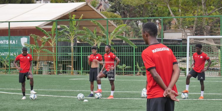 FOOTBALL – Le regroupement des Barea U23 a débuté ce mercredi avec 13 joueurs locaux et l’expatrié Arnaud Andrianantenaina.