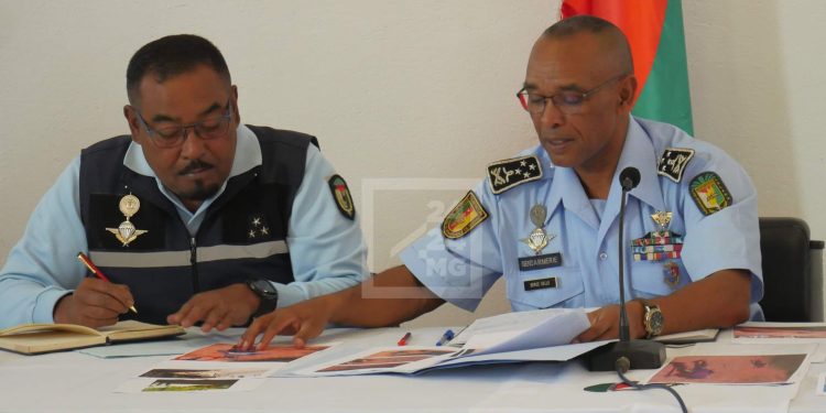 IKONGO – 49 personnes, dont les gendarmes présents à la caserne le jour du drame, entendues dans le cadre des enquêtes menées sur la fusillade d’Ikongo, selon le secrétaire d’Etat à la gendarmerie