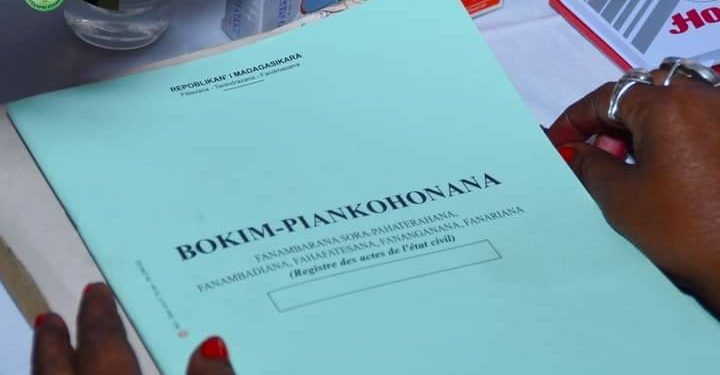 JUSTICE – Le conseil des ministres décide d&rsquo;octroyer des indemnités à tous les agents impliqués dans les opérations de distribution massive d&rsquo;acte de naissance et de carte d&rsquo;identité nationale