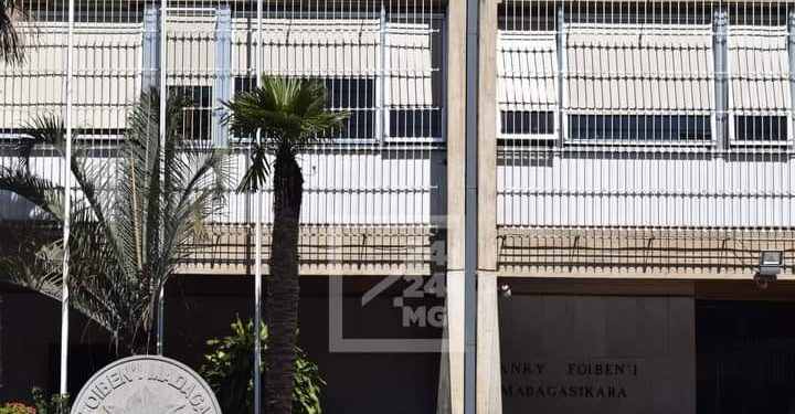 MARCHE DES CHANGES – La possession de compte en devises bientôt limitée à quelques catégories de personnes, les autorités évoquent 494 millions de dollars de devises dormant dans des comptes en devises de résidents