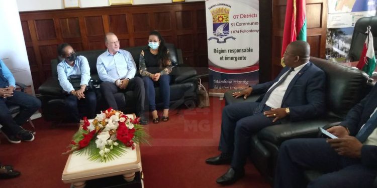 SANTE PUBLIQUE – Le gouverneur de la région Atsinanana sollicité à devenir champion de la campagne de cent jours pour la vaccination de masse contre la covid-19.