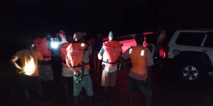 TRANSPORT MARITIME – L’Agence portuaire maritime et fluvial (APMF) fait état de 14 morts et de quatre disparus suite à l’accident maritime survenu dans la soirée du dimanche, elle évoque la navigation de nuit et l’absence de feux sur l’un des bateaux pour expliquer le drame