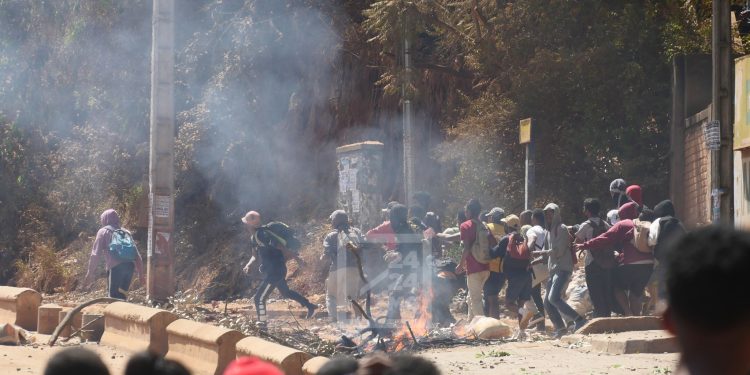 ENSEIGNEMENT SUPERIEUR – Des étudiants de l’Université d’Antananarivo de nouveau dans la rue ce jeudi pour réclamer trois mois de bourse d’études.