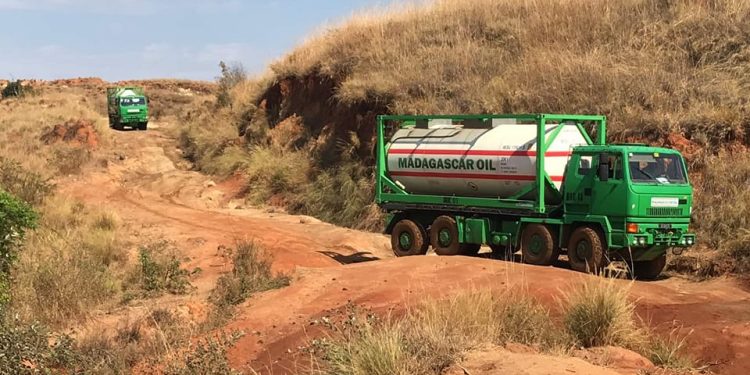 INFRASTRUCTURE ROUTIERE – Madagascar Oil entreprend le traitement de plus d’une quinzaine de points critiques le long de la RN1 Bis entre Maintirano et Tsiroanomandidy pour se préparer à la saison pluvieuse et pour permettre l’acheminement de son fuel vers ses clients dans le Vakinankaratra