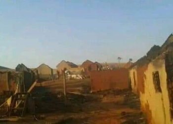 INSECURITE – La gendarmerie évoque une mesure de police administrative derrière la décision de ses éléments d&rsquo;incendier un hameau d’une vingtaine de toits soupçonné d’être un repaire de kidnappeurs à Anjozorobe