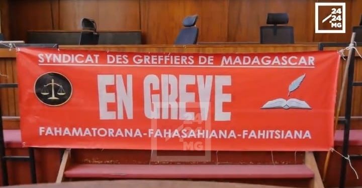 MANIFESTATION – Le syndicat des greffiers de Madagascar annonce la poursuite de sa grève, le ministère de la Justice appelle les grévistes à revenir au travail et à la table des négociations pour trouver une solution concertée et un compromis