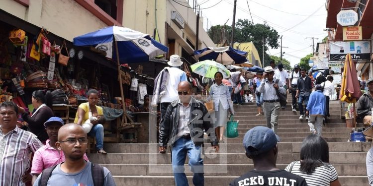 RAPPORT – Madagascar obtient une note globale de 3,3 sur 6 dans l’évaluation des politiques et des institutions en Afrique, avec des bonnes notes dans la gestion économique et des mauvaises note dans la gestion et institution du secteur public