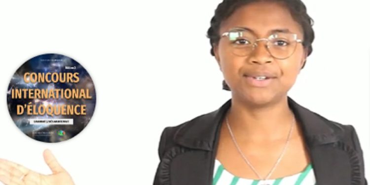 ART ORATOIRE – Heriniaina Antoinette Razanabololona de l’ENS d’Antananarivo à la finale du Concours international d&rsquo;éloquence de l&rsquo;Université Senghor.