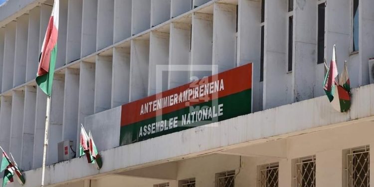 ASSEMBLEE NATIONALE – L’adoption du projet de loi de finances initiale 2023 par les députés prévu le 25 Novembre