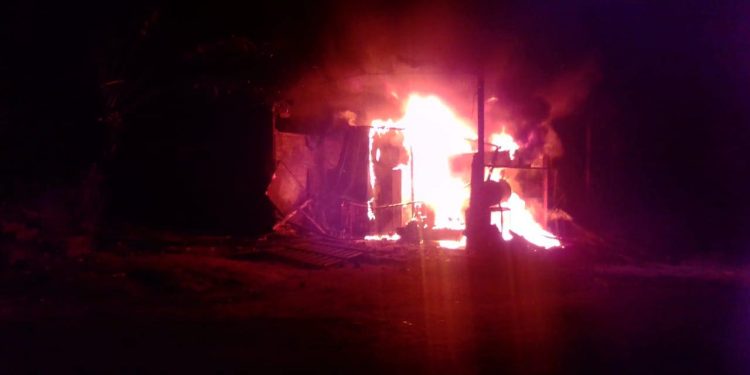 ELECTRICITE – Le ministre de l’Energie et des hydrocarbures se dit triste pour l’incendie volontaire de la centrale thermique de Marolambo et évoque un délai d’un mois pour la reconstruction