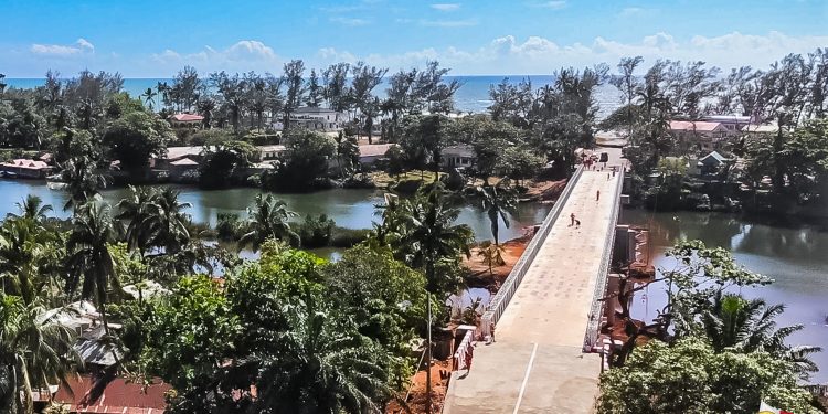 INFRASTRUCTURE – Le pont de Manakara Be reconstruit dix ans après avoir été endommagé par le passage d’un poids-lourd en 2012