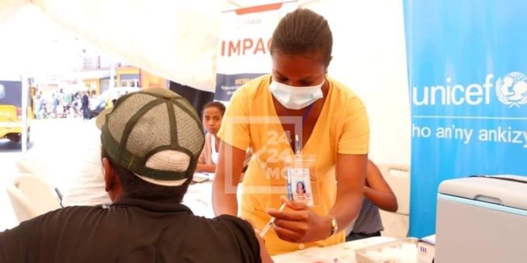 TOURISME – 21,34% de taux de vaccination contre la Covid-19 à Nosy Be, 80% de la population à vacciner pour rassurer les touristes, selon le ministère