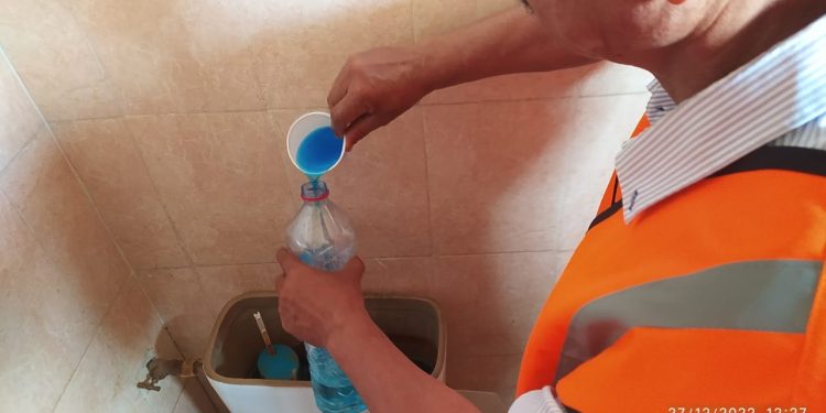 AMBOHIPO – La Jirama évoque une défaillance au niveau des installations sanitaires d’un immeuble où de « l&rsquo;eau bleue » avait été signalée