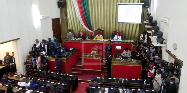 CHAMBRE BASSE- Des membres du bureau permanent de l’Assemblée nationale contestent la légalité de la motion de censure contre le gouvernement