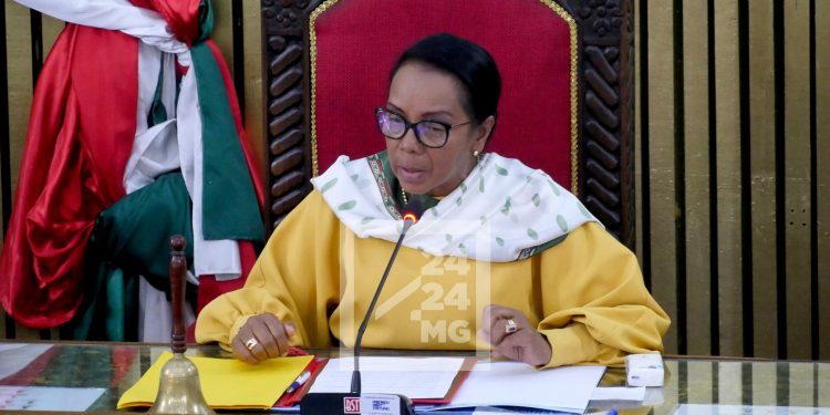 PARLEMENT – Christine Razanamahasoa appelle à l&rsquo;apaisement