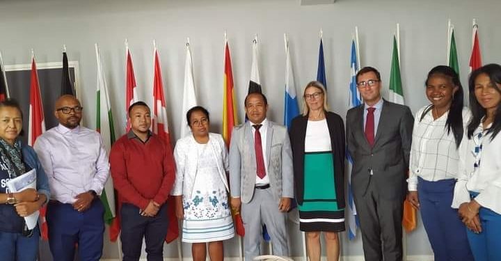 PARTENARIAT – Près de 6 milliards d&rsquo;ariary offerts par l&rsquo;Union européenne à deux organisations de la société civile pour soutenir leurs initiatives pré-électorales