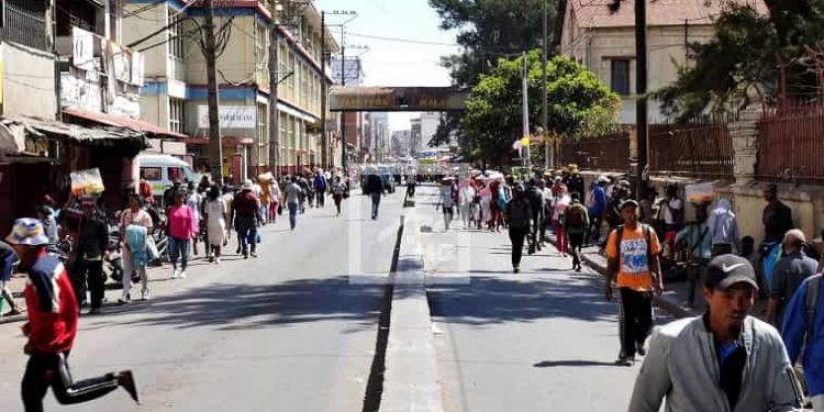 La Commune urbaine d’Antananarivo donne aux marchands de rue l’autorisation de vendre sur la voie publique jusqu’au 1er Janvier