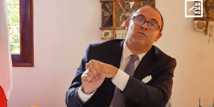 Arnaud Guillois, Ambassadeur de France, sur les élections – « Ni ingérence ni indifférence »