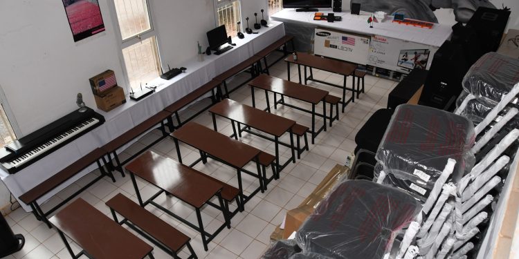 ENSEIGNEMENT SUPÉRIEUR – L’ambassade des Etats-Unis octroie des matériels au département d’études anglophones de l’Université d’Antananarivo