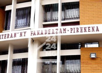 CONFLIT – Le tribunal administratif de Fianarantsoa prononce le sursis à exécution de la décision de mise à pied de cinq élèves d&rsquo;Alakamisy Itenina