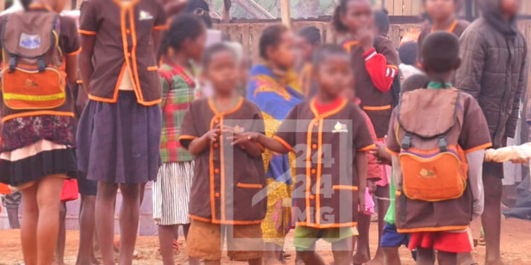 EDUCATION – La confection des tabliers scolaires confiée aux femmes regroupées dans des associations