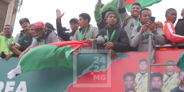 FOOTBALL – Les Barea accueillis en héros à leur arrivée à Antananarivo
