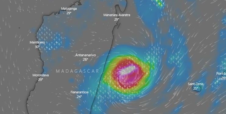 INTEMPÉRIES –Freddy perd en intensité et devient un cyclone tropical avec des vents moyens de 155km/h