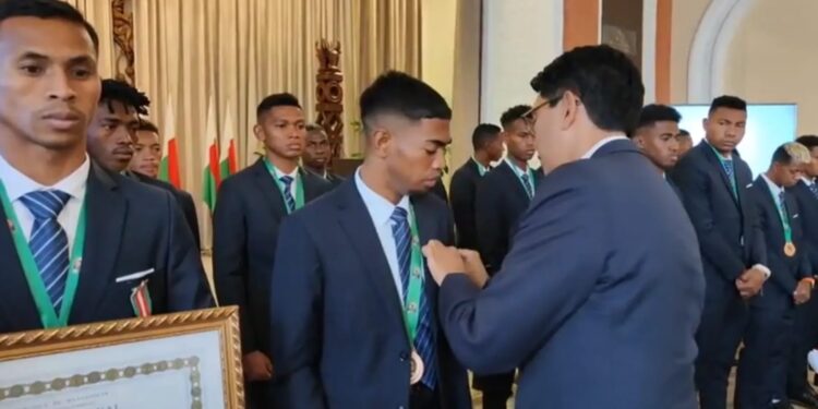 Football – Les Barea locaux, médaillés de bronze du championnat d&rsquo;Afrique des nations, décorés à Iavoloha