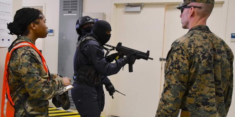 COOPERATION – Le GSIS, unité d’élite de la Gendarmerie, s’entraîne avec les agents du Bureau régional de sécurité de l’ambassade des Etats-unis dans les locaux de l&rsquo;ambassade à Andranomena