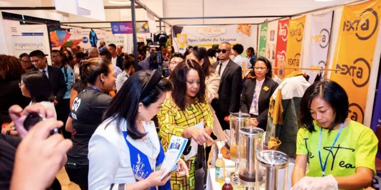 EMPLOIS – Les groupements patronaux appelés à appliquer l’égalité de rémunération entre leurs salariés hommes et femmes pour le même travail