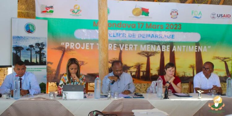1 700 ménages installés dans la zone de l&rsquo;Aire protégé de Menabe Antimena à réinstaller dans le village de Bezeky dans le cadre de l&rsquo;initiative »titre vert »