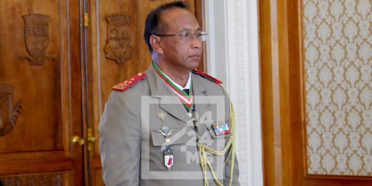 FORCES ARMÉES – Le ministre de la Défense nationale, le général Josoa Rakotoarijaona, devient général de corps d&rsquo;armée, 12 autres généraux deviennent généraux de division et 23 colonels deviennent généraux de brigade