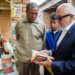 MARCHÉ DES LIVRES D&rsquo;OCCASION – 60 % des travaux de réparation des box d&rsquo;Ambohijatovo incendiés août 2022 achevés selon Naina Andriantsitohaina