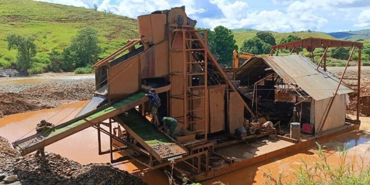 SECTEUR EXTRACTIF – Le ministère des mines ferme des sites d’exploitation aurifère illégale à Maevatanana