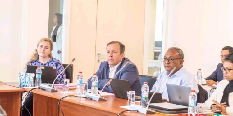 TELECOMMUNICATIONS – La concurrence entre les opérateurs et la protection des consommateurs au centre des discussions