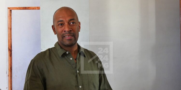 CULTURE – Lova, exposition de François-Xavier Gbré, questionne sur hier et demain à Isoraka